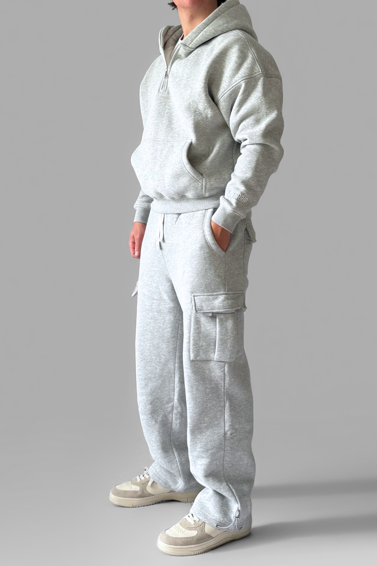 ESSENTIAL | CARGO WIDE-LEG SWEATPANTS