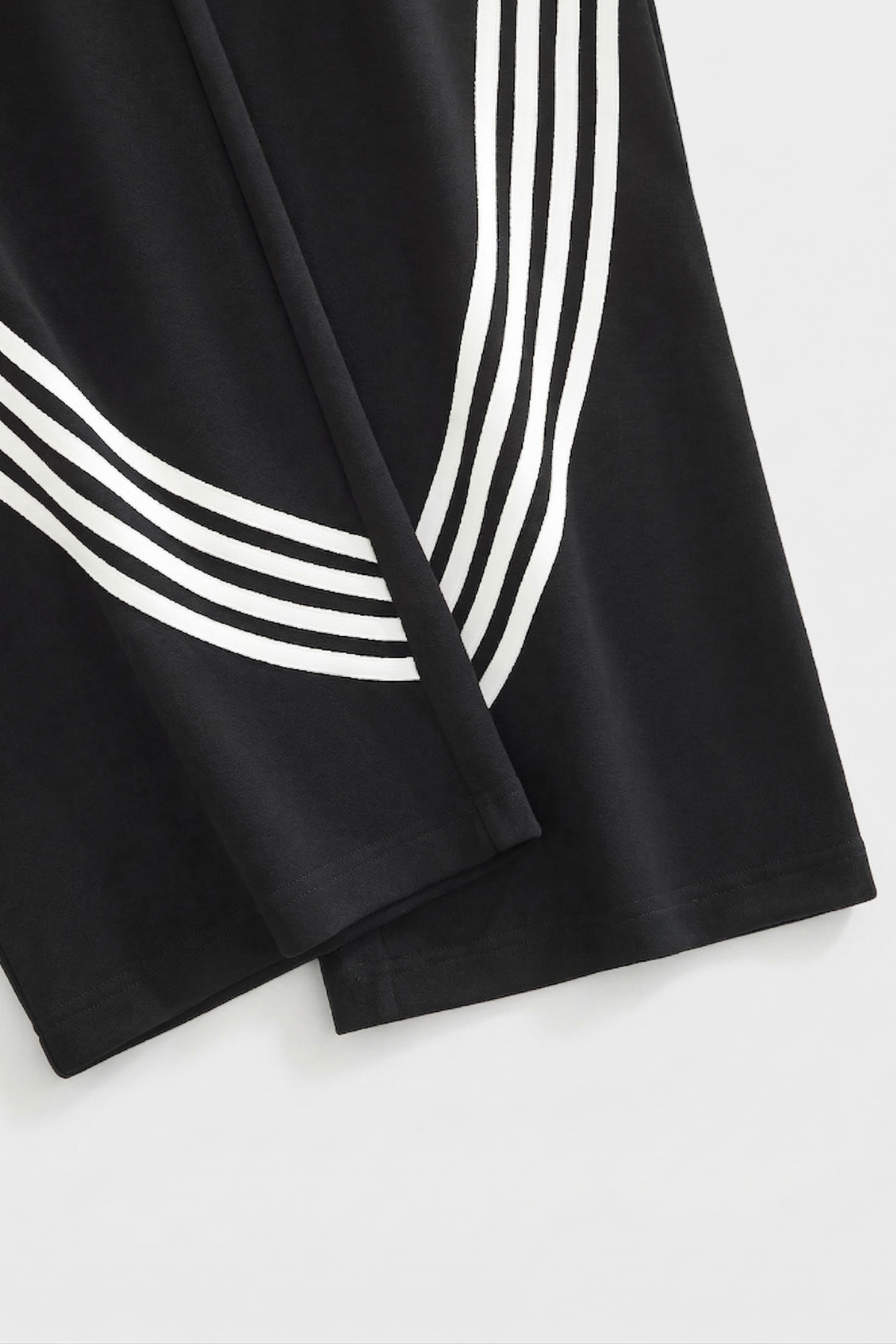 STRATA | STRIPED WIDE-LEG SWEATPANTS