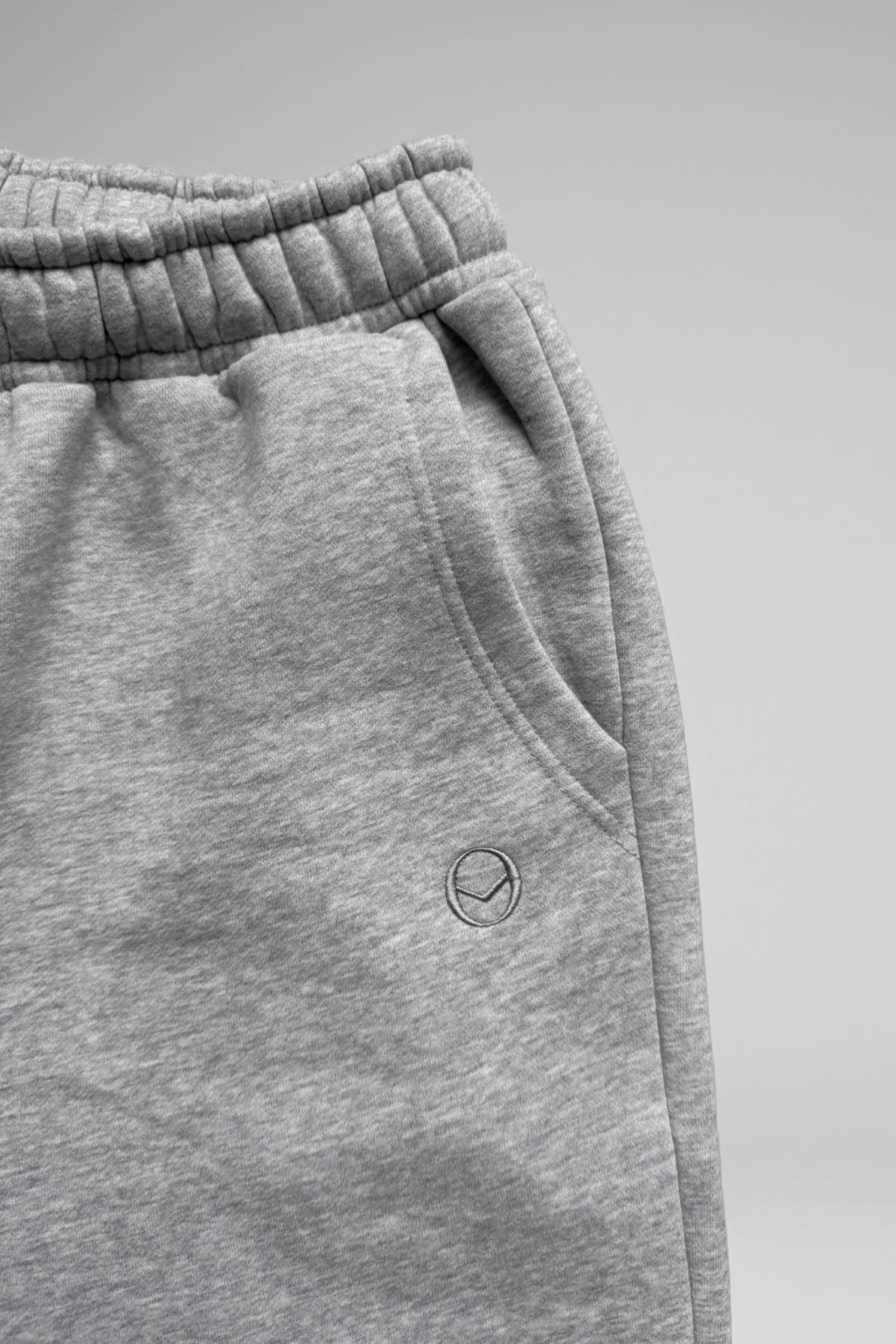 ESSENTIAL | CUFFED REGULAR-FIT SWEATPANTS